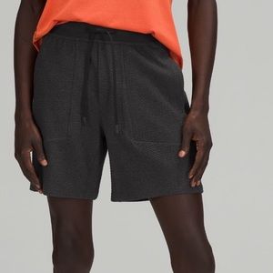 Lululemon At Ease Shorts (M)